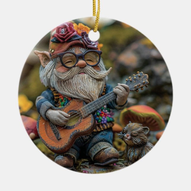 Adorno De Cerámica Un bonito gnomo musical tocando la guitarra (Frente)