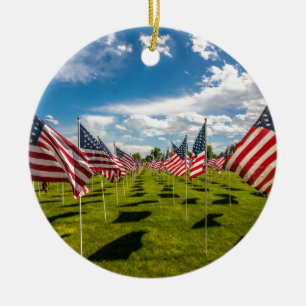 Adorno De Cerámica Un campo de banderas americanas en la