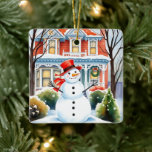 Adorno De Cerámica Un caprichoso y caprichoso hombre de nieve en los<br><div class="desc">Ornamento navideño personalizado. Un bonito ilustracion acuático de un muñeco de nieve frente a una casa victoriana suburbana en un barrio acogedor y agradable.</div>