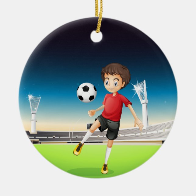 Adorno De Cerámica Un muchacho que juega a fútbol solamente (Frente)