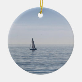 Adorno De Cerámica Un velero en un mar tranquilo