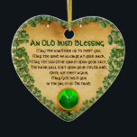 Adorno De Cerámica Un viejo pergamino irlandés de bendición, corazón<br><div class="desc">Elegante, singular joya dorada con piedra de gema esmeralda e incrustaciones de shamrock con una antigua oración irlandesa en el interior para el Día de San Paddy (, Santa Patty ). Antiguo efecto de pergamino clásico marrón y diseño muy preciso, modelación 3D y renderización por Bulgan Lumini (c).Parte de la...</div>