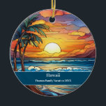 Adorno De Cerámica Vacaciones en Hawái Beach<br><div class="desc">Escena de playa de cristal fino y personalizado,  recuerdo de Hawaii Beach Trip. Ideal para Navidades y vacaciones familiares,  o luna de miel en recuerdo. Personalización: Cambiar título y año para convertirlo en único.</div>