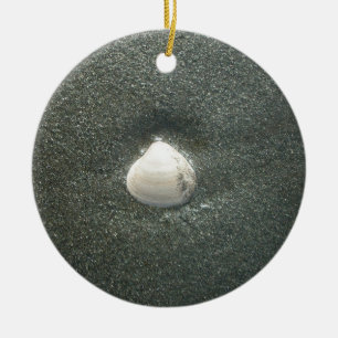 Adorno De Cerámica Vela de mar en la arena: Un recuerdo salado