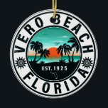 Adorno De Cerámica Vero Beach Florida Palm Tree Retro Sunset Souvenir<br><div class="desc">Vero Beach Florida Palm Tree Retro Sunset Souvenir Ornamento Cerámico. Playa de Vero Florida. Este diseño retro vintage es para surf ,  camping. Se puede regalar como regalo de Navidad a todos los amantes de la bahía y de la playa.</div>
