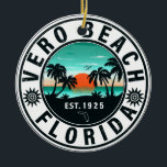 Adorno De Cerámica Vero Beach Florida Palm Tree Retro Sunset Souvenir<br><div class="desc">Vero Beach Florida Palm Tree Retro Sunset Souvenir Ornamento Cerámico. Playa de Vero Florida. Este diseño retro vintage es para surf ,  camping. Se puede regalar como regalo de Navidad a todos los amantes de la bahía y de la playa.</div>