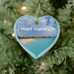 Adorno De Cerámica Vida en la isla del corazón<br><div class="desc">Ornamento de I Heart Island Life Fotografía asombrosa de una prístina playa de Sint Maarten bordeada por un océano azul cristalino. Puede cambiar el color de fondo y el texto a personalizar. Por celeste@khoncepts.com</div>