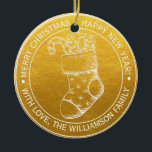 Adorno De Cerámica Vintage Christmas Stocking Holiday Wiers Gold<br><div class="desc">Navidades de vacaciones desea adorno cerámico con su nombre familiar en una tipografía blanca y moderna y un caldo de bonito de la Navidad vintage sobre un fondo dorado. Simplemente agrega tu nombre y texto personal y envía algo de amor a tu familia y amigos con este adorno perfecto de...</div>