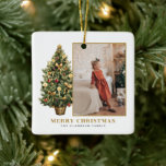 Adorno De Cerámica Vintage Christmas Tree Gold Merry Christmas Photo<br><div class="desc">Feliz Navidad | Agrega un acento festivo a tu árbol de Navidad con este adorno navideño personalizable. Cuenta con un acuarela árbol de Navidad con adornos festivos de color rojo y oro. Personalice agregando sus propios detalles. Este adorno vintage de Navidad es perfecto como un regalo personalizado para Navidades. Los...</div>
