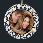 Adorno De Cerámica Vintage elegante de color negro y oro dos fotos a<br><div class="desc">Vinos elegantes, de color negro y dorado con un lugar para añadir tu foto y texto al frente. El diseño es lo suficientemente genérico para cualquier foto u ocasión (es decir, familia, bebé, mascota, recién casados, compromisos, nuevo hogar, etc.) La parte posterior presenta una foto de sangrado completo CON UN...</div>