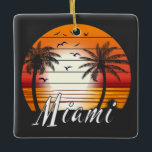 Adorno De Cerámica Vintage Miami Florida Palm Trees Playa de Verano<br><div class="desc">Sorprendente diseño Vintage Miami para los amantes de la playa en verano.</div>