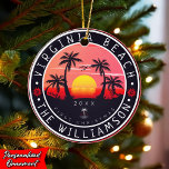 Adorno De Cerámica Virginia Beach USA Retro Sunset Souvenirs 80<br><div class="desc">Este retro diseño de Virginia Beach of Virginia State Vintage hace un gran Navidad o regalo de cumpleaños para los fans de Virginia Beach. El diseño retro de las vibraciones de verano es un regalo perfecto para los amantes de los viajes y de los destinos tropicales. - " Puede personalizar...</div>