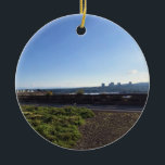 Adorno De Cerámica Vista desde Castaways Park, Newport Beach, CA<br><div class="desc">Vista desde el parque Castaways en Newport Beach, California. Las dunas de Newport están más abajo y la isla de la moda está a lo lejos. Un parque de barrio muy bonito con unas vistas magníficas. ¡Me encanta caminar por este sendero cada vez que visito! Foto tomada en noviembre de...</div>