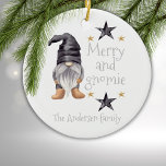 Adorno De Cerámica Watercolor Winter Gnome en Navidades de verificaci<br><div class="desc">Gnome de invierno acuático en Navidades de verificación de búfalo Ornamento cerámico - Encantador decoración de vacaciones con saludo de Personalizable, diseño rústico y encanto caprichoso. Ideal para dar regalos festivos. Presentamos el Watercolor Winter Gnome en Navidades de verificación de búfalos Ornamento cerámico, una deliciosa encarnación del espíritu de las...</div>