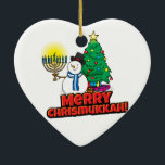 Adorno De Cerámica White Merry Chrismukkah con Snowman y Menorah<br><div class="desc">Añada estos adornos divertidos entre religiones (Hanukkah y Navidades) a sus celebraciones de Chrismukkah este año. Si celebran las fiestas juntos, son un toque agradable.Este es nuestro diseño y no lo encontrarás en otra parte que en nuestra tienda. Chrismukkah es celebrado por la gente, usualmente en familias con orígenes judíos...</div>
