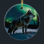 Adorno De Cerámica Winter Aurora & Timber Wolf Wildlife Design<br><div class="desc">En el extremo norte,  las luces de Aurora pintan el cielo como si un artista adornara un lienzo. Los Lobos de la Madera cazan a la luz del brillo mágico y saben que son dueños de este reino prístino. Busque esta obra en muchos otros productos de nuestra tienda.</div>