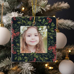 Adorno De Cerámica Winter Bouquet | Elegante foto personalizada<br><div class="desc">Un moderno y elegante adorno vacacional que enmarca tu foto cuadrada favorita en un marco muy bien detallado,  con pequeñas bayas de color rojo y follaje verde de invierno. Personalice la parte posterior de este único ornamento de fotos de Navidades con su nombre familiar y el año.</div>