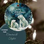 Adorno De Cerámica Winter Polar Oce La Primera Navidad Como Socios<br><div class="desc">El Polar De Invierno Se Lleva A Cabo En Primera Navidad Como Acompañante De La Cerámica. Personaliza tus datos.</div>