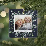 Adorno De Cerámica Winter Sage | Foto botánica de vacaciones<br><div class="desc">Festividad y elegancia en tonos verde claro,  nuestro adorno de fotos de Winter Sage muestra su foto cuadrada favorita (una a cada lado) enmarcada por hojas botánicas verdes esbozadas. Personalice el nombre de su familia por un lado y el año por el otro.</div>