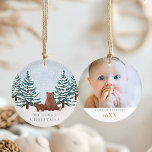 Adorno De Cerámica Winter Woodland My First Christmas Photo Keepsake<br><div class="desc">Este sencillo primer adorno navideño presenta un precioso ilustracion de madera de oso de invierno,  con un lugar en la parte trasera para que añadas el nombre de su bebé,  el año y una foto. ¡El recuerdo perfecto para cualquier padre nuevo este invierno!</div>