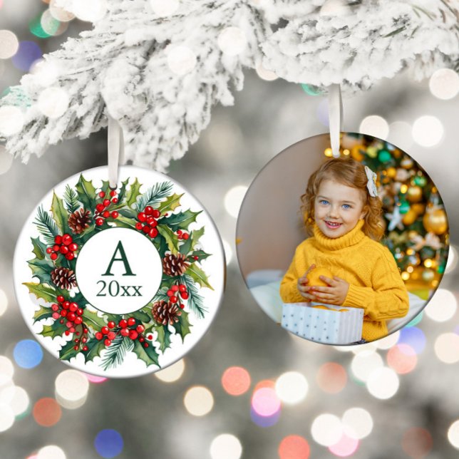 Adorno De Cerámica Wreath Pinecones Berries Foto Monograma Año (Christmas wreath/monogram photo Christmas ornament)