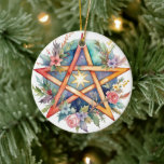 Adorno De Cerámica Yule Tree Winter Solstice Floral Wicca Pentacle<br><div class="desc">Abróchese su yule con el diseño de este ornamento del Pentáculo Floral de Wicca del Solsticio de Invierno de Yule Tree. El color de fondo de este adorno se edita fácilmente en el editor de Zazzle! ¡Que tengas un buen y bendito solsticio de invierno!</div>
