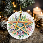 Adorno De Cerámica Yule Tree Winter Solstice Floral Wicca Pentacle<br><div class="desc">Abróchese su yule con el diseño de este ornamento del Pentáculo Floral de Wicca del Solsticio de Invierno de Yule Tree. El color de fondo de este adorno se edita fácilmente en el editor de Zazzle! ¡Que tengas un buen y bendito solsticio de invierno!</div>