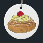 Adorno De Cerámica ZEPPOLE Alimento de pastelería de pasta frita de p<br><div class="desc">Cuenta con un ilustracion de marcador original de una bola de masa frita de zeppola (también conocida como zeppole, también conocida como blenzi, frittelle o crispelli), coronada con crema y azúcar en polvo. Un tradicional postre del festival callejero del Día de San José, y un clásico restaurante italiano o una...</div>