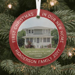 Adorno De Cristal 1 Foto Nueva dirección de inicio Primera Navidad R<br><div class="desc">Celebra la alegría de tu nuevo lugar con una foto personalizado "Primera Navidad en nuestro nuevo hogar" adorno de vidrio redondo rojo y blanco. La imagen y el texto de esta plantilla son fáciles de personalizar. (CONSEJOS DE DISEÑO DE IMÁGENES Y TEXTO: 1) Para ajustar la posición del texto, agregue...</div>