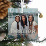 Adorno De Cristal Bestie Trendy Typography Photo Keepsake<br><div class="desc">Celebra tu amistad con tu(s) bestie(s) con este adorable adorno de vidrio fotográfico con "besties" con letras transparentes y de moda en el fondo con nombres.</div>