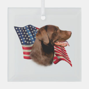 Adorno De Cristal Chocolate Labrador recuperar bandera estadounidens