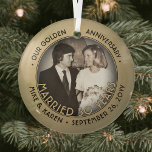 Adorno De Cristal Cualquier texto 1 foto Aniversario del Boda de Oro<br><div class="desc">Celebrar un alegre aniversario dorado del 50° boda con una foto personalizado "Casado de 50 años" adorno navideño de cristal negro y dorado redondo. La imagen y todo el texto de esta plantilla son fáciles de personalizar. (CONSEJOS DE DISEÑO DE IMÁGENES Y TEXTO: 1) Para ajustar la posición de la...</div>