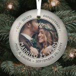 Adorno De Cristal Cualquier texto 1 Foto Plata 25 Aniversario del Bo<br><div class="desc">Celebrar el alegre 25 aniversario de los bodas con una foto personalizado "Casado 25 años", un adorno navideño de Navidad dorado con imitación de cristal. La imagen y todo el texto de esta plantilla son fáciles de personalizar y pueden ser diferentes o iguales en el frente y en el reverso....</div>