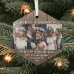Adorno De Cristal Cualquier texto 3 Foto Merry y Madera de imitación<br><div class="desc">Celebrar una alegre primera festividad como recién casados con un collage de fotos de 3 personalizados "Merry & Married" en forma de honda de madera hexagonal. Las imágenes y todos los textos de esta plantilla son fáciles de personalizar para "Nuestra primera Navidad, "Merrily Ever After" u otro texto. (IMAGEN PLACEMENT...</div>