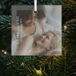 Adorno De Cristal Elegante nuestra primera foto de Navidad<br><div class="desc">Celebra tu primera Navidad con una elegante decoración personalizada de árbol de Navidad de vidrio! Este hermoso adorno incluye tu foto favorita y texto personalizado, personalizado con tus nombres y el año especial. Dé a su manto un toque personalizado con una decoración única y significativa que sirve como recordatorio del...</div>
