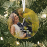 Adorno De Cristal Elegante nuestra primera foto de pareja de navidad<br><div class="desc">Un elegante y moda adorno de vidrio con un guión único de época. El año y los nombres son personalizables . Este adorno recién casado tiene una foto de un par que se puede cambiar con tu propia foto. Agarra este ornamento y haz que esta ocasión sea capturada para siempre....</div>
