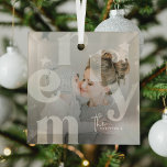 Adorno De Cristal FEROZ Navidad de fotografía de la tipografía super<br><div class="desc">Decore su hogar esta temporada de vacaciones con esta foto moderna de Navidades Navidades de vidrio Keepsake Ornament. El diseño presenta el texto MERRY en una tipografía transparente,  superponiendo una fotografía de su elección. ¡Simplemente agregue el nombre de la familia y la viola!</div>
