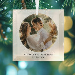 Adorno De Cristal Foto de Boda Minimalista moderna de pareja<br><div class="desc">Ornamento de vidrio para Boda de pareja Minimalista moderna</div>