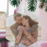 Adorno De Cristal Foto de Boda Minimalista moderno involucrado y bri<br><div class="desc">Ornamento de navidad alegre con la foto de compromiso de la pareja y la opción de incluir el año. Sencillo,  minimalista y efectivo con tipografía nostálgica vintage y una foto de sangrado completo de la pareja comprometida.</div>