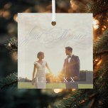 Adorno De Cristal Foto de Boda recién casada con recién casados<br><div class="desc">Ornamento de pewter "Just Casried" para recién casados. Haga clic en "Personalizar" para mover elementos,  agregar o cambiar fuentes,  tamaño de colores y ubicación.</div>
