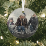 Adorno De Cristal Foto de la familia de caligrafía moderna de moras<br><div class="desc">Un lugar para crear su propio y simple y a la vez elegante adorno de vidrio de la familia de la tipografía. un recuerdo perfecto para su recuerdo de los saludos de Navidad para mantener el momento capturado para siempre. Este único y único adorno de moda tiene una elegante tipografía...</div>