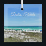 Adorno De Cristal Fotografía de Destin Florida Coast Beach Umbrellas<br><div class="desc">Este hermoso ornamento navideño de la playa de Destin Florida cuenta con las bonitos verdes aguas del océano de Sandestin a lo largo de la costa. sombrillas de color azul y verde azulado bonito bordean la orilla del mar en verano, frente al césped marino. Adorable guión cursivo blanco para mi...</div>