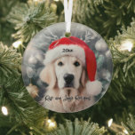 Adorno De Cristal Golden Retriever con Santa Hat<br><div class="desc">Este maravilloso diseño de Navidades muestra un dulce Golden Retriever usando un sombrero rojo de Santa.</div>