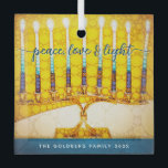 Adorno De Cristal Guión amarillo Hanukkah Menorah Peace Love Light<br><div class="desc">"Paz, amor y luz". Un ilustracion fotográfico digital de primera línea de una brillante, colorida, amarilla y dorada menorah, con tu nombre personalizado, te ayuda a inaugurar la festividad de Hanukkah con estilo. Sienta el calor y la alegría de la temporada de vacaciones cada vez que cuelgues este impresionante y...</div>