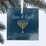 Adorno De Cristal Hanukkah Amor y Personalizado claro Oro Azul Menor<br><div class="desc">Personalizable dulce Amor y Luz Hanukkah ornamento para una cena familiar judía o un fiesta Chanukah con sinagoga. Personalice este regalo de bonito con su propio apellido o información de grupo en azul bajo la menorah oro de bonito.</div>