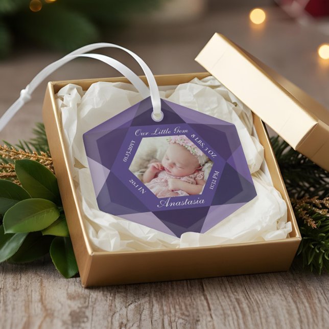 Adorno De Cristal Nacimiento de nuestra pequeña Gema Febrero Birthst (Our Little Gem February Birthstone Baby Birth Stat Glass Ornament)
