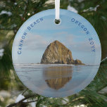 Adorno De Cristal Navidades con fecha de Cannon Beach<br><div class="desc">Ornamento de vidrio de Cannon Beach Dated Navidades. Personalice con el Año que ha visitado esta fabulosa ubicación.</div>