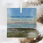 Adorno De Cristal Navidades de vacaciones de Destin Florida Personal<br><div class="desc">Este pintoresco ornamento navideño de Destin Florida presenta la suntuosa puesta de sol rosa y naranja que suave toca las olas del océano sobre la arena y el césped marino. Hermoso recuerdo de recuerdo de recuerdo de recuerdo con un viaje personalizado y apellido familiar para su lugar de vacaciones favorito....</div>