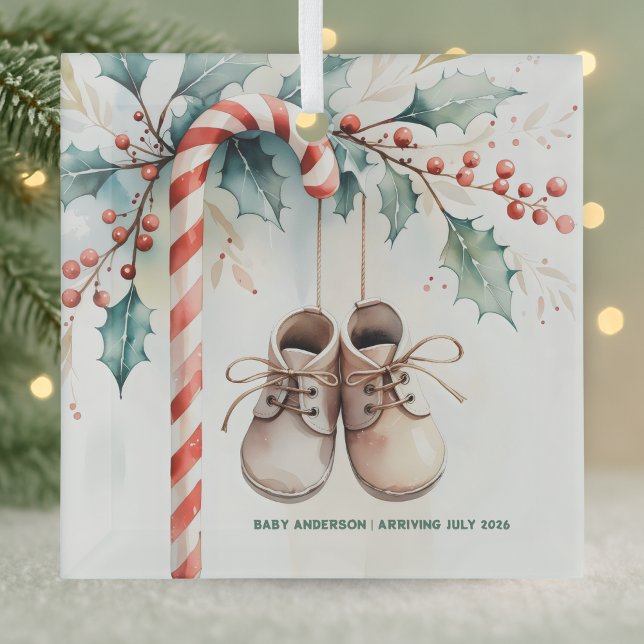 Adorno De Cristal Navidades Keepsake Invitación de embarazo (“Baby Coming Soon” Ornament — Watercolor Holly, Candy Cane & Baby Shoes)