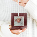 Adorno De Cristal Nombre mínimo del bebé y estadísticas de nacimient<br><div class="desc">Minimal y moderno foto simple de bebé y nacimiento Las estadísticas conservan el adorno de fotos. El diseño presenta un diseño sencillo y mínimo con un diseño de fotos cuadradas para mostrar su foto especial para bebés. El nombre del bebé, la fecha, la hora y las estadísticas de nacimiento se...</div>